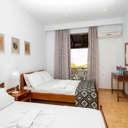 Leonidas Apart-hotel 3*
