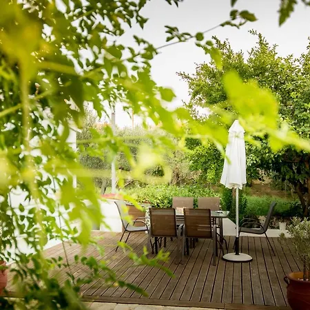 Apart-hotel Leonidas 3*