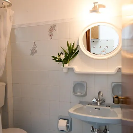 Apart-hotel Leonidas 3*