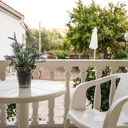 Apart-hotel Leonidas 3*